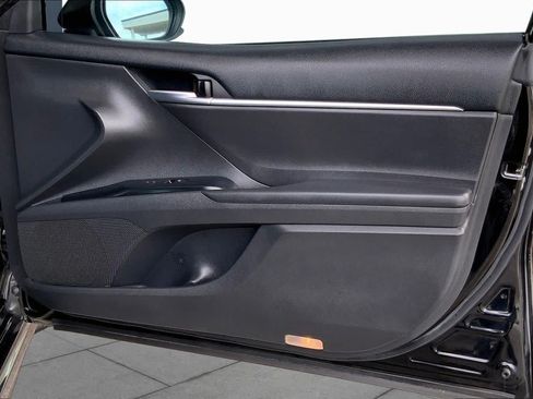 Used 2018 Toyota Camry SE w/ Moonroof Package FWD image 22