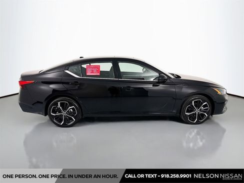 Certified 2025 Nissan Altima 2.5 SR w/ SR Premium Package AWD/4WD image 4