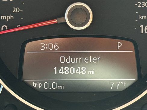 Used 2014 Volkswagen Beetle TDI FWD image 22