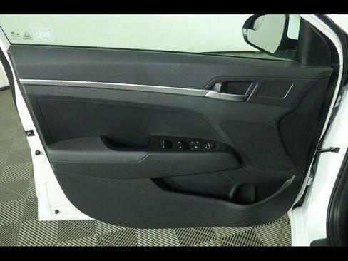 Used 2020 Hyundai Elantra SE w/ Cargo Package (C1) image 21