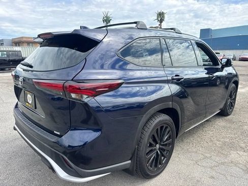 Used 2024 Toyota Highlander XSE FWD image 5