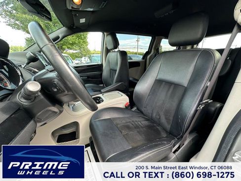 Used 2017 Dodge Grand Caravan SXT image 12
