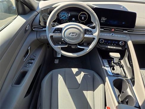 New 2025 Hyundai Elantra SEL image 14