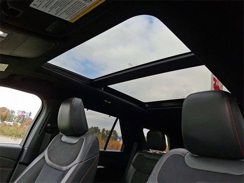 Certified 2025 Ford Explorer ST image 14