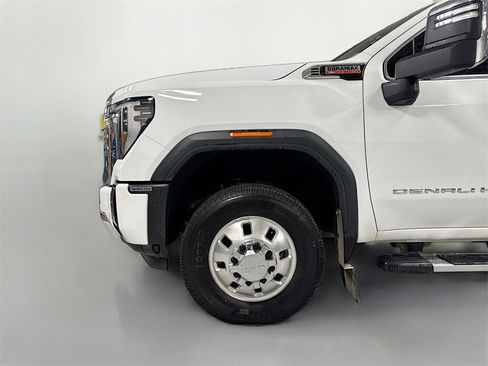 Used 2024 GMC Sierra 3500 Denali w/ Denali Reserve Package image 11