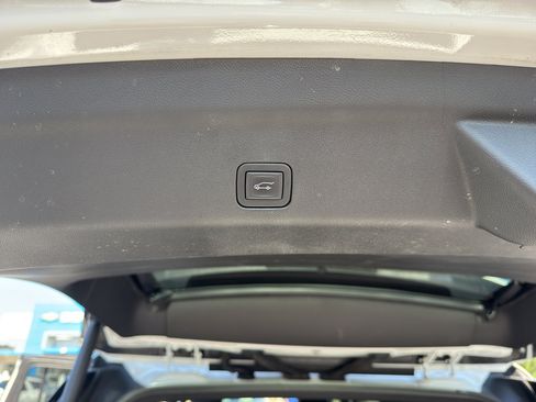 Used 2024 Chevrolet Suburban LT image 29