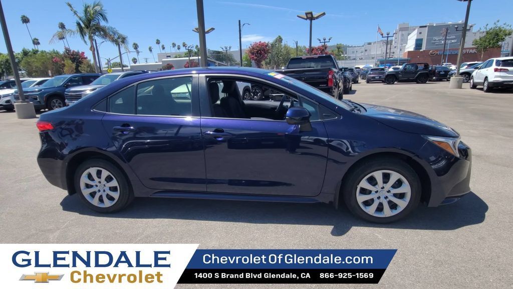 Used 2024 Toyota Corolla LE FWD image 2