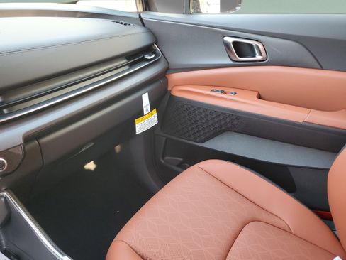 New 2026 Kia Carnival EX FWD image 22