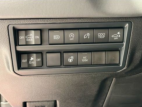 New 2026 Toyota Tundra Platinum AWD/4WD image 9