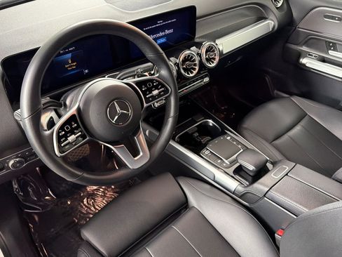 Used 2022 Mercedes-Benz GLB 250 w/ Premium Package Lite image 9