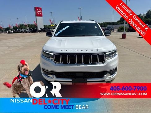 Used 2024 Jeep Wagoneer L Series II w/ Flexible Seating Group AWD/4WD image 8