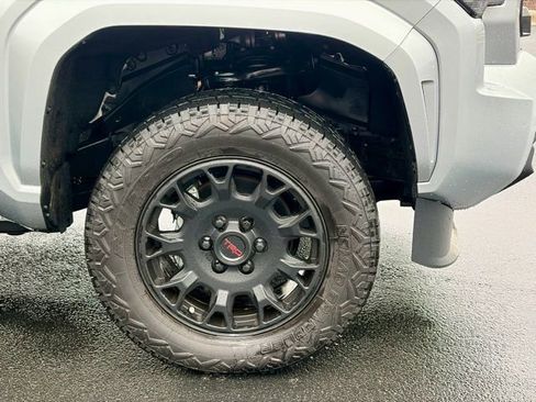 Used 2025 Toyota Tacoma SR5 image 32