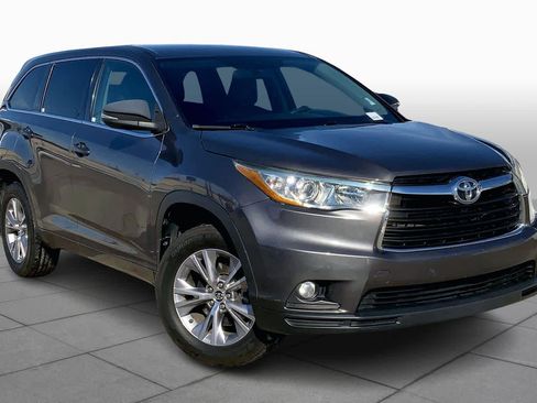 Used 2016 Toyota Highlander LE image 3