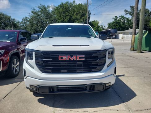 Used 2023 GMC Sierra 1500 Elevation AWD/4WD image 2