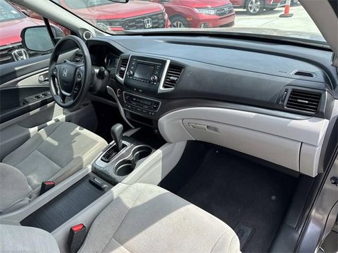 Used 2018 Honda Pilot LX image 12