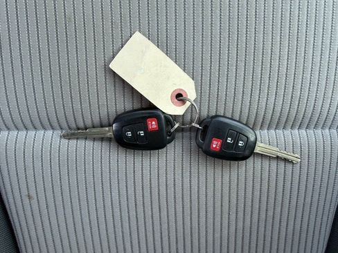 Used 2013 Toyota RAV4 LE AWD/4WD image 42