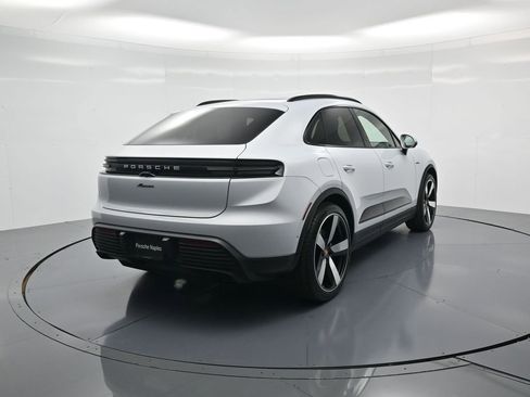 New 2026 Porsche Macan Electric RWD image 30