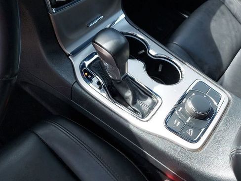 Used 2022 Jeep Grand Cherokee Limited image 16