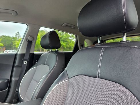 Used 2020 Kia Niro EX FWD image 13