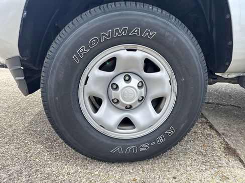 Used 2022 Toyota Tacoma SR5 RWD image 12