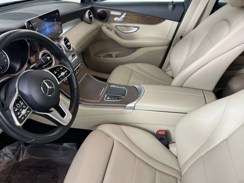 Used 2022 Mercedes-Benz GLC 300 4MATIC image 4