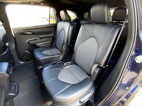Used 2021 Toyota Highlander XSE image 20