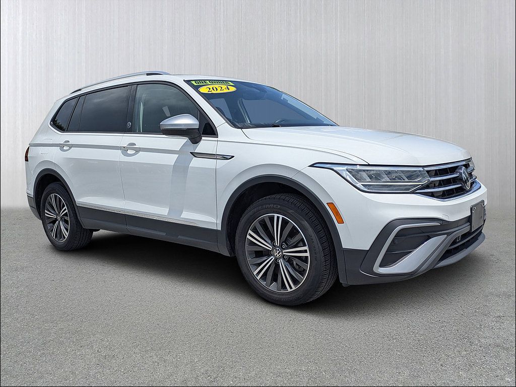 Used 2024 Volkswagen Tiguan Wolfsburg Edition AWD/4WD image 1