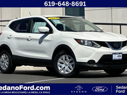Used 2019 Nissan Rogue Sport S image 1