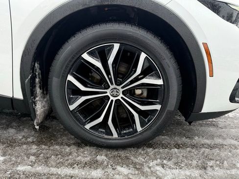 Used 2023 Toyota Crown Limited image 27