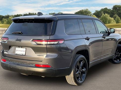 Used 2023 Jeep Grand Cherokee L Limited w/ Black Appearance Package image 12