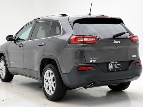 Used 2017 Jeep Cherokee Latitude w/ True North Edition image 7