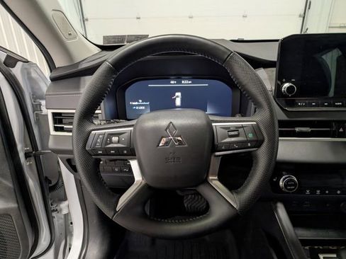 Used 2023 Mitsubishi Outlander 4WD Plug-In Hybrid image 18