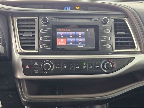 Used 2015 Toyota Highlander LE image 27