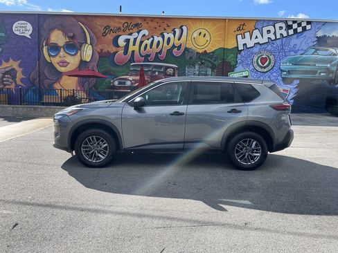 Used 2023 Nissan Rogue S AWD/4WD image 2