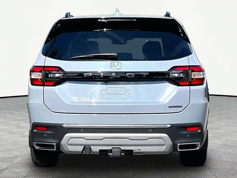 Used 2025 Honda Pilot Touring image 6