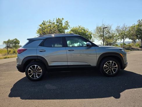 Used 2024 Chevrolet TrailBlazer LT w/ Driver Confidence Package FWD image 6