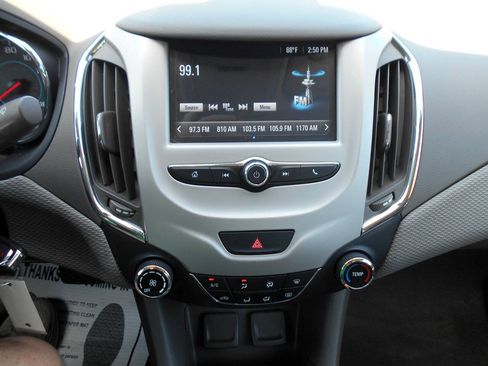 Used 2018 Chevrolet Cruze LS FWD image 15