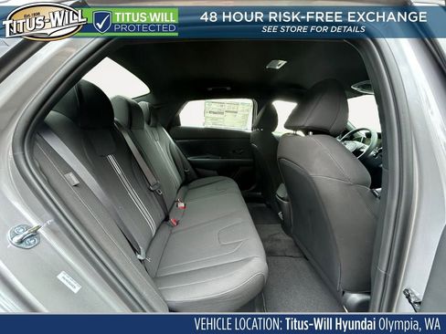 New 2025 Hyundai Elantra SEL image 11