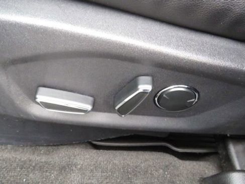 Used 2017 Ford Explorer XLT w/ Equipment Group 202A image 17