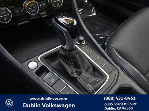 Certified 2023 Volkswagen Jetta SE w/ Panoramic Sunroof Package image 18