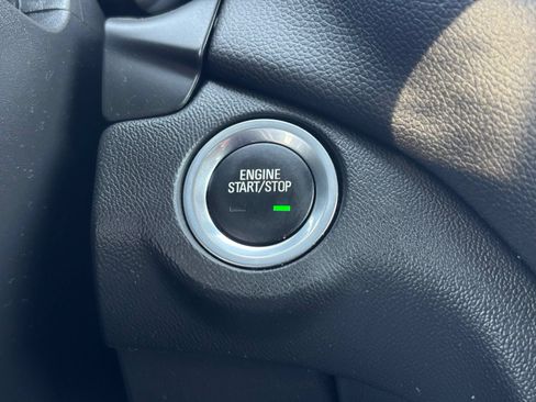 Used 2022 Chevrolet Equinox LT w/ Driver Convenience Package AWD/4WD image 9