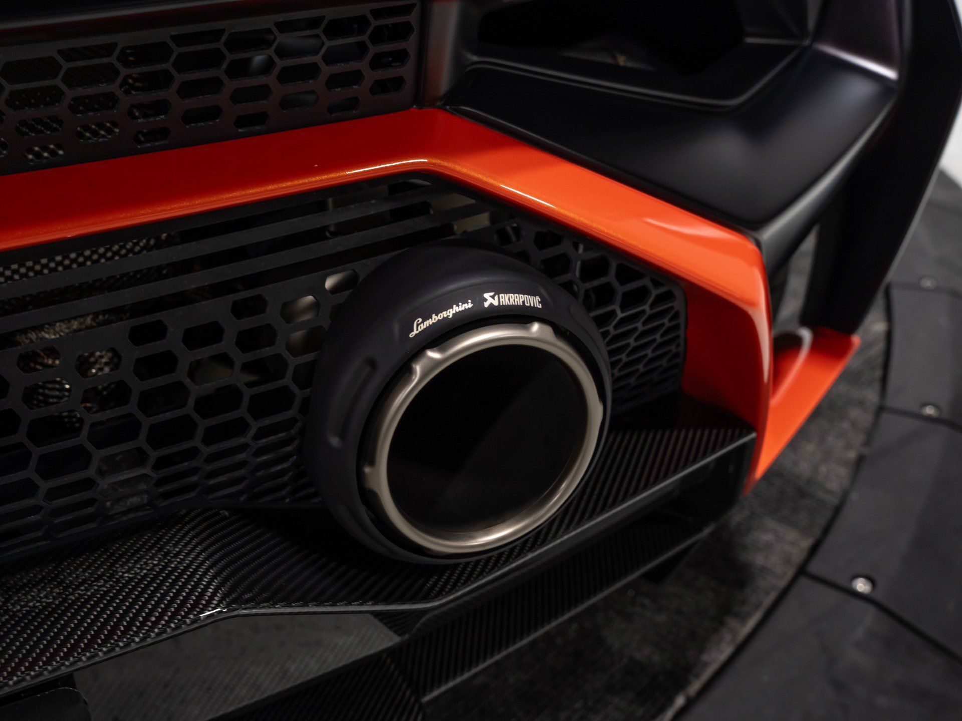 Used 2024 Lamborghini Huracan STO RWD image 39
