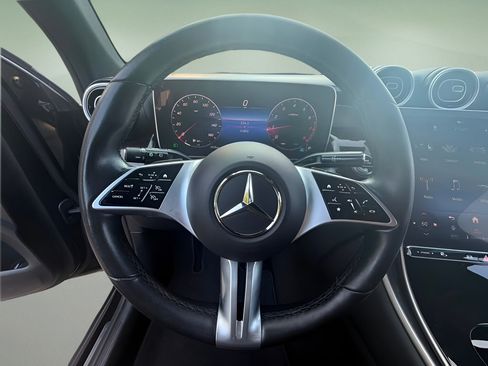 Used 2024 Mercedes-Benz GLC 300 4MATIC image 11