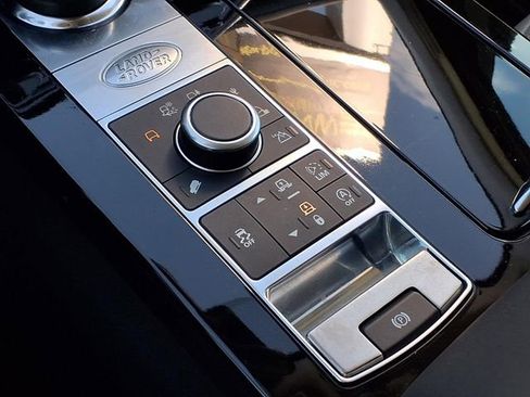 Used 2018 Land Rover Discovery HSE image 19