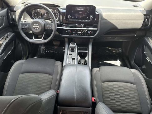 Certified 2024 Nissan Pathfinder SV w/ Black Appearance Package FWD image 15
