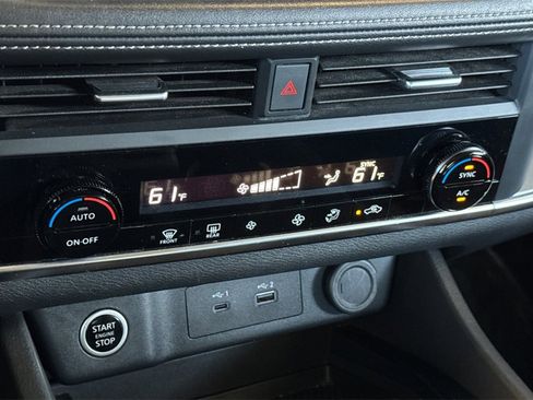 Used 2023 Nissan Rogue SV image 25