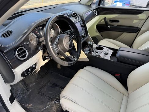 Used 2019 Bentley Bentayga image 24