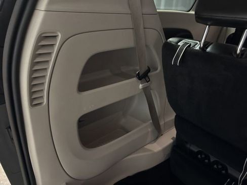 Used 2023 Chrysler Pacifica Touring-L image 33