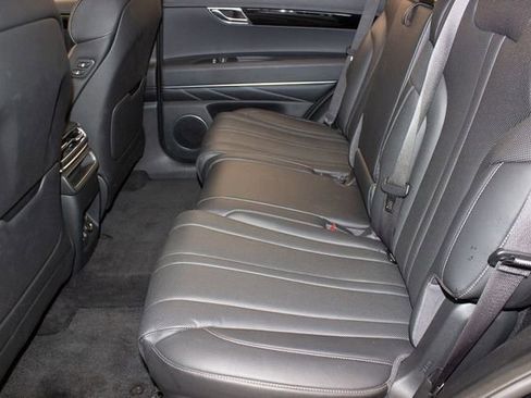 Used 2025 Genesis GV80 2.5T Standard image 17