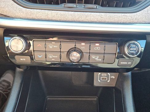 Used 2025 Jeep Compass Sport AWD/4WD image 19